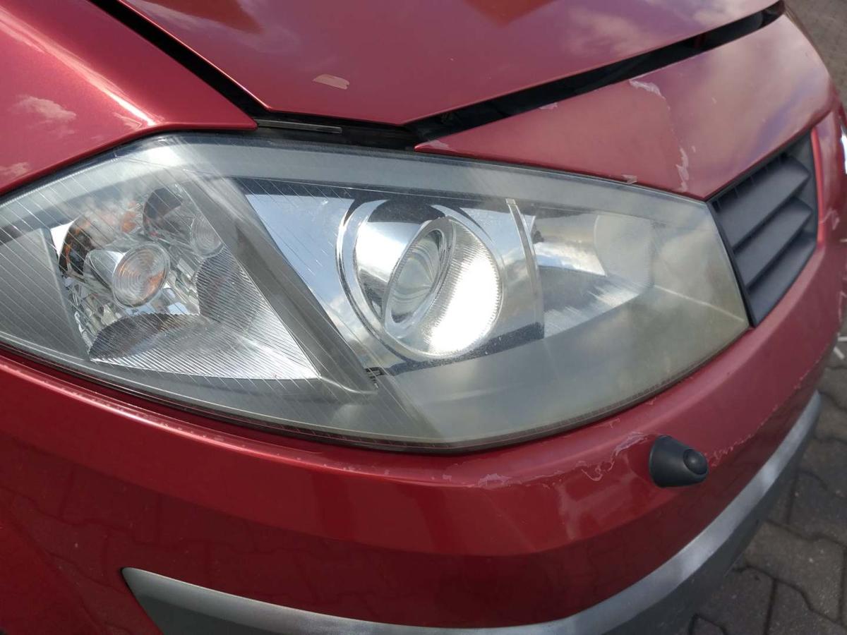 Renault Cabrio 2 Cabriolet original Xenonscheinwerfer vorn rechts vergilbt Bj.2005